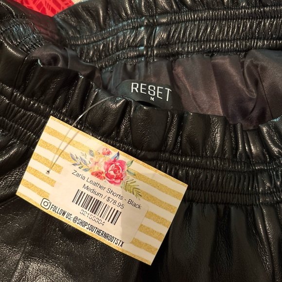 NWT Reset Zaria Faux Black Leather Pull On Shorts With Pockets Women’s Size MD - Picture 3 of 3